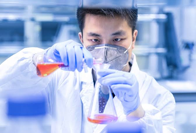 0xPhilanthrop's tweet photo. BREAKING 🚨

🇨🇳 Chinese scientists are developing a drug that could extend human life to 150 years, according to the New York Times.

The breakthrough comes from a grapeseed compound called PCC1, which in tests eliminated aged cells in mice — extending lifespan by over 9%.

This so-called “holy grail” of longevity science is now being adapted for humans.