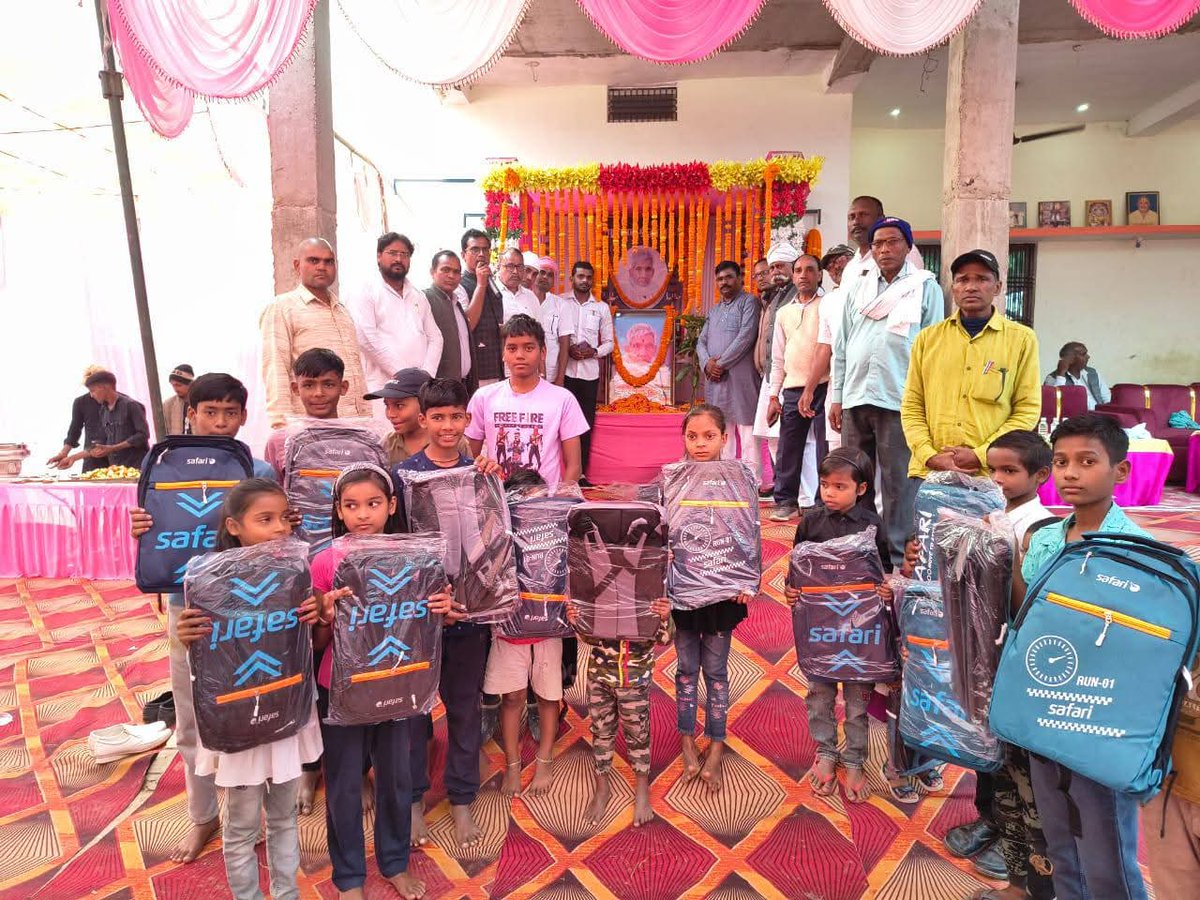 dewanandpatel4's tweet image. भारतीय कुर्मि क्षत्रिय महासभा की ओर से श्री छोटेलाल पटेल जिला पंचायतसदस्य संरक्षक श्री शरद पटेल प्रदेश महासचिव श्री दीपक पटेल मंडल अध्यक्ष श्री गंगा प्रसाद पटेल कोषाध्यक्ष एवं श्री राम सुंदर भारती पूर्व बिडियो बेचन लाल गौतम अध्यापक पूर्व प्रत्याशी MLA श्रीरामफेर गौतम जी