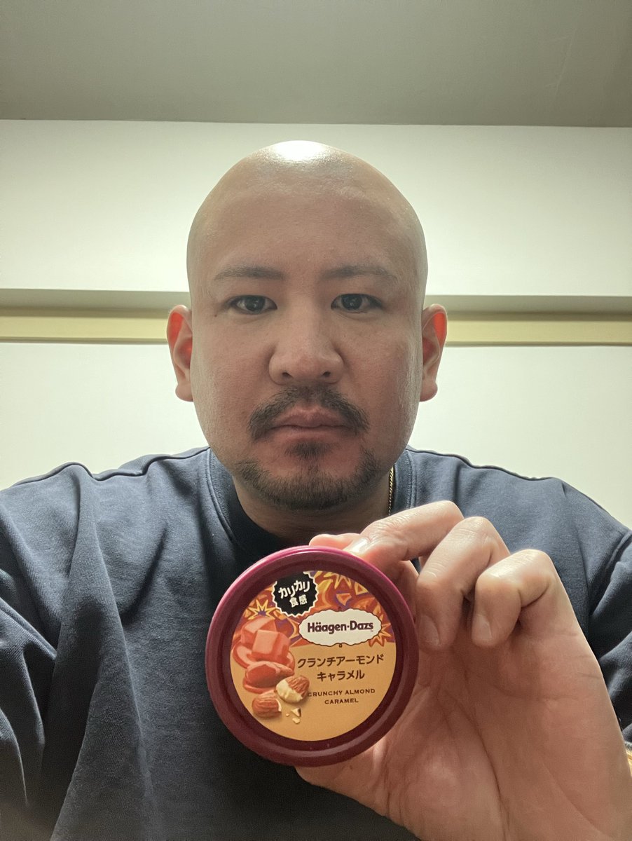 MAX_YOSHIDA_MAX's tweet image. #本日のMAXアイス
ハーゲンダッツ　ｸﾗﾝﾁｱｰﾓﾝﾄﾞｷｬﾗﾒﾙ
ハウスバーモントカレーは好きかな
私は王子さまよく食べてたよ
@Haagen_Dazs_JP 
MAX快感度数90%MAX