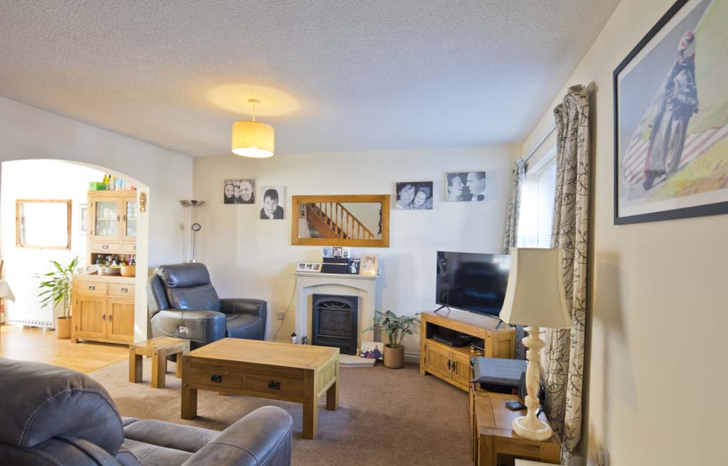 Within a popular cul de sac in this beautiful Downland village a 3 bed detached house with attached garage and private rear lawned garden.  Compton, Berkshire, RG8 9BW / £445,000 #OpeningNewDoors #Property #EstateAgent #RealEstate warmingham.com/me/propertylin…