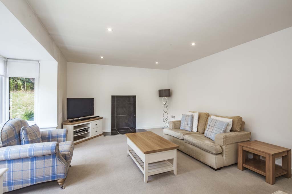 A well-presented house with excellent flexible spacious living space and lovely views of the Elvendon Valley. Woodcote, Oxfordshire, RG8 9BW / £865,000 #OpeningNewDoors #Property #EstateAgent #RealEstate warmingham.com/me/propertylin…