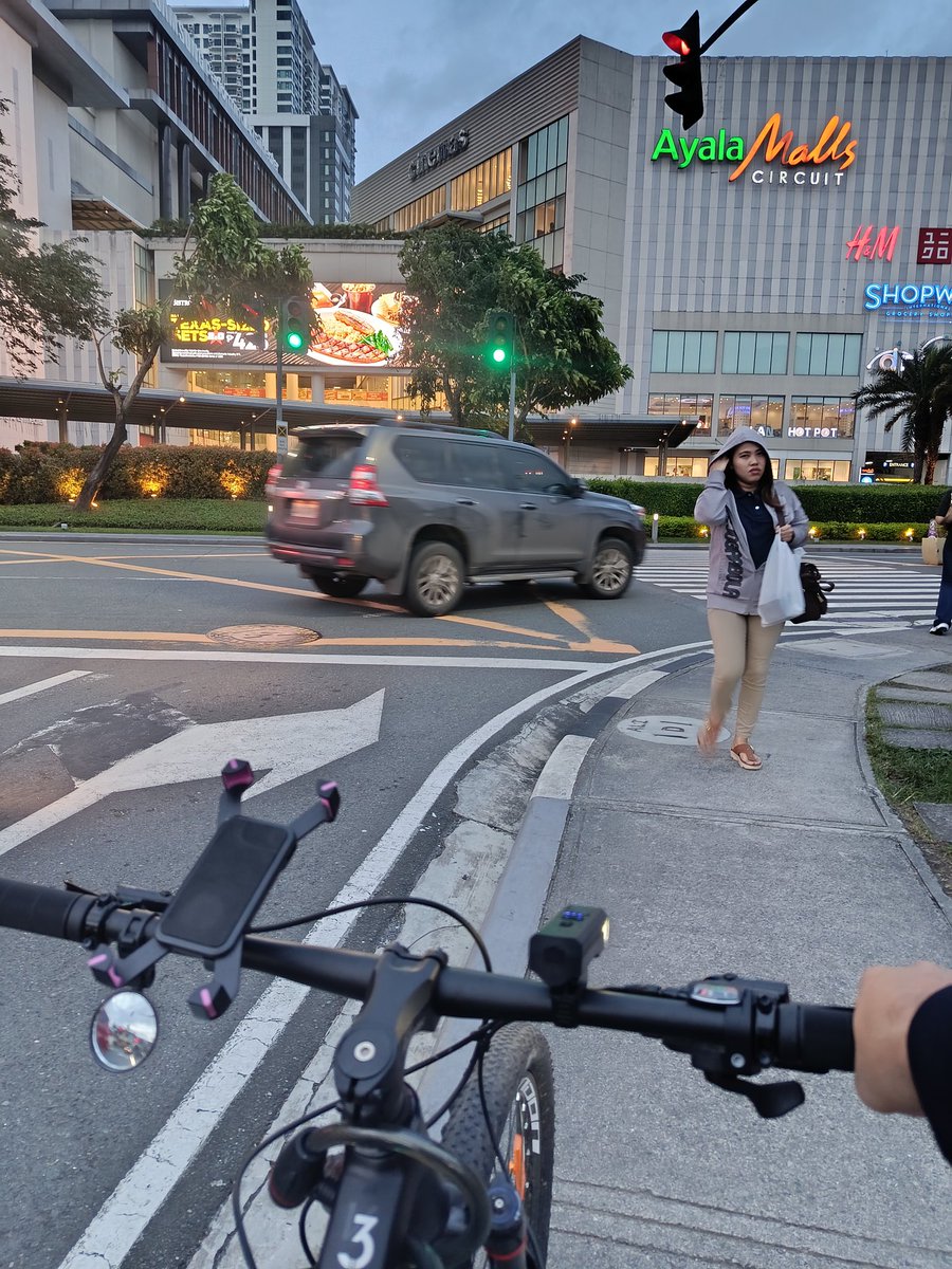 MateoDiscreet's tweet image. At Ayala Malls Circuit, anyone here or malapit? 

#altermakati
#altermanila
#altermandaluyong 
#AlterQC 
#alterpasay
#alterbagets