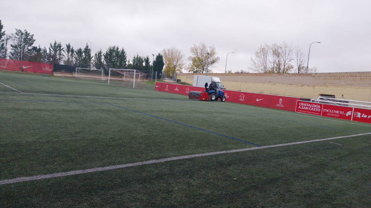 🏟️ En estos momentos se está acondicionando el césped del Alfonso San Casto 

Agradecidos al <a href="/AytoSantaMarta/">Ayto. de Santa Marta</a> por las gestiones 🫱🏻‍🫲🏽

#OrgulloUDSM | #LaboreVictoriam