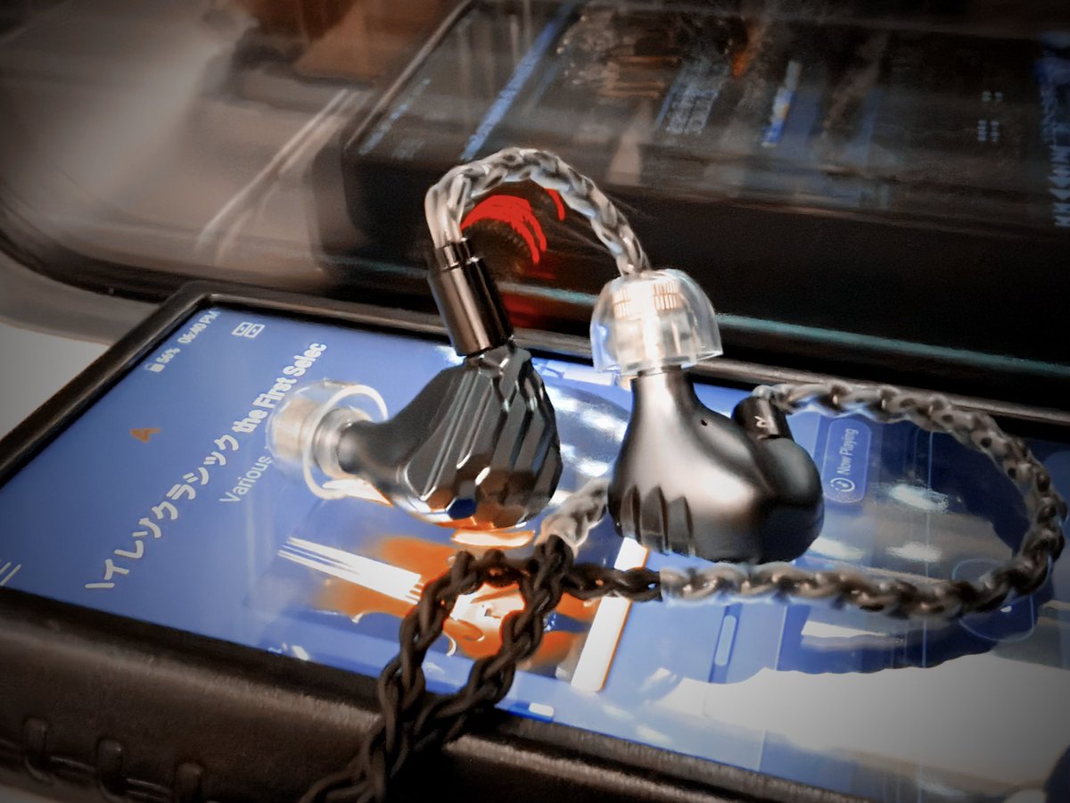 退勤！ 月曜日もお疲れさまでした

帰りは sloflo MS001GM + Azla mithryl

MS001GM に mithryl やっぱり良い

深く装着出来るのに先端の形状が良いのか？耳の奥での異物感皆無
それでいてしっかり密閉

ドラムとかベースの量感だいぶ増えるのに音が濁らない感じ、ボーカルクリア