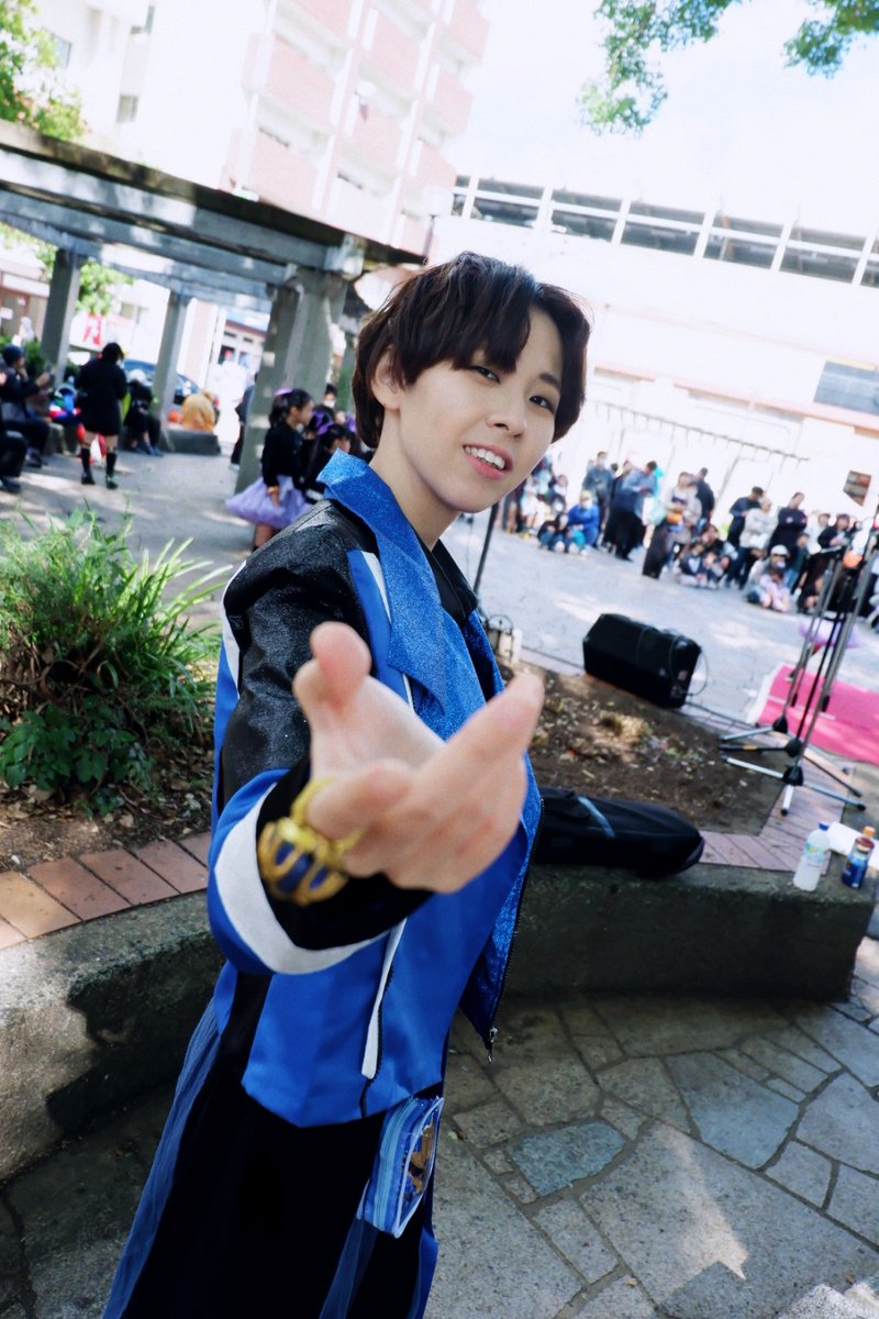 hazuki_koga's tweet photo. #大橋ハロウィン2025 
今年もMC務めさせて頂きました✨

今年は #ゴジュウジャー
ゴジュウレオン  
白夜陸王ステージ衣装でした🦁🔷

田中さんに撮影頂いた1枚を添えて📸
@sonjin4545new

沢山の方の笑顔と笑い声の溢れるこのイベントが好きです😌
本当にありがとうございました🙇✨ https://t.co/Yvasrb5AQl