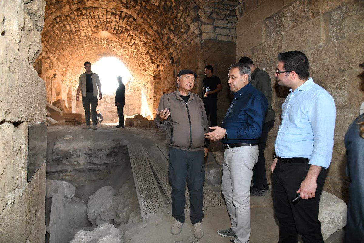sanliurfaolay's tweet photo. Vali Hasan Şıldak Harran’daki Çalışmaları İnceledi https://t.co/zfRPrWYs5i 
#Sondakika #Urfa #Urfahaber #Şanlıurfa #10Kasım #Kamal #Bahçeli #sındırgı #Polis #Üçgen
#Ertem #YusufTekin #sallandık #Siren @tvcom @celalciftcitr @hasansildak https://t.co/fGouwXOTDr