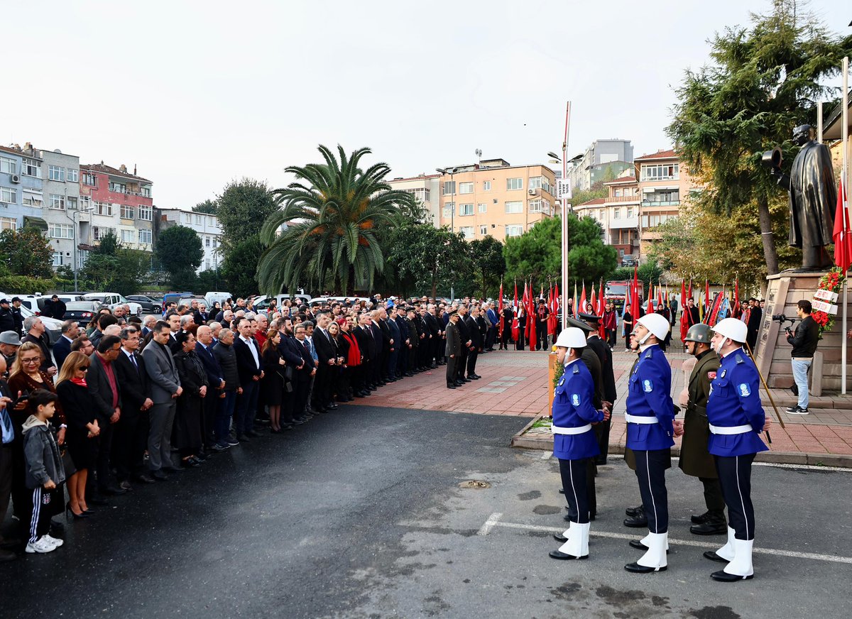 Önderimiz Gazi Mustafa Kemal Atatürk’ü saygı ve rahmetle anıyoruz.
Eyüpsultan Hükümet Konağı Atatürk Anıtı’nda düzenlenen çelenk sunma törenimizi;
Eyüpsultan Kaymakamı Sayın Arslan Yurt,
Garnizon Komutanı Temsilcisi Albay Serkan Çetinkaya,
İlçe Jandarma Komutanı Sayın Zeki