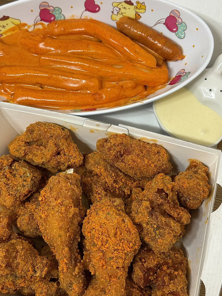 #광고 BBQ 뿜치킹!!

비비큐 신메뉴 뿜치킹 저는 분모자로제떡부끼랑 같이 머것는데요 // 치킨 파인마요 소스 찍먹<< 강추드리옵니다 짭쪼름한 시즈닝에 마요소스 찍먹하니까 계속계속 들어감 ♡♡ 

#오뿜완 #뿜잘알먹조합 #뿜치킹 #비비큐