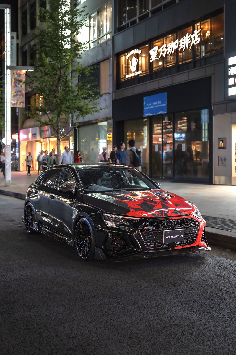 Under the lights, it stands out.

Sous les lumières, elle se démarque.

光の下で際立つ存在。

#ManfrediRS3 #Manfredi #RS3 #AudiRS3 #Audi
#CityDrive #LuxuryCustom