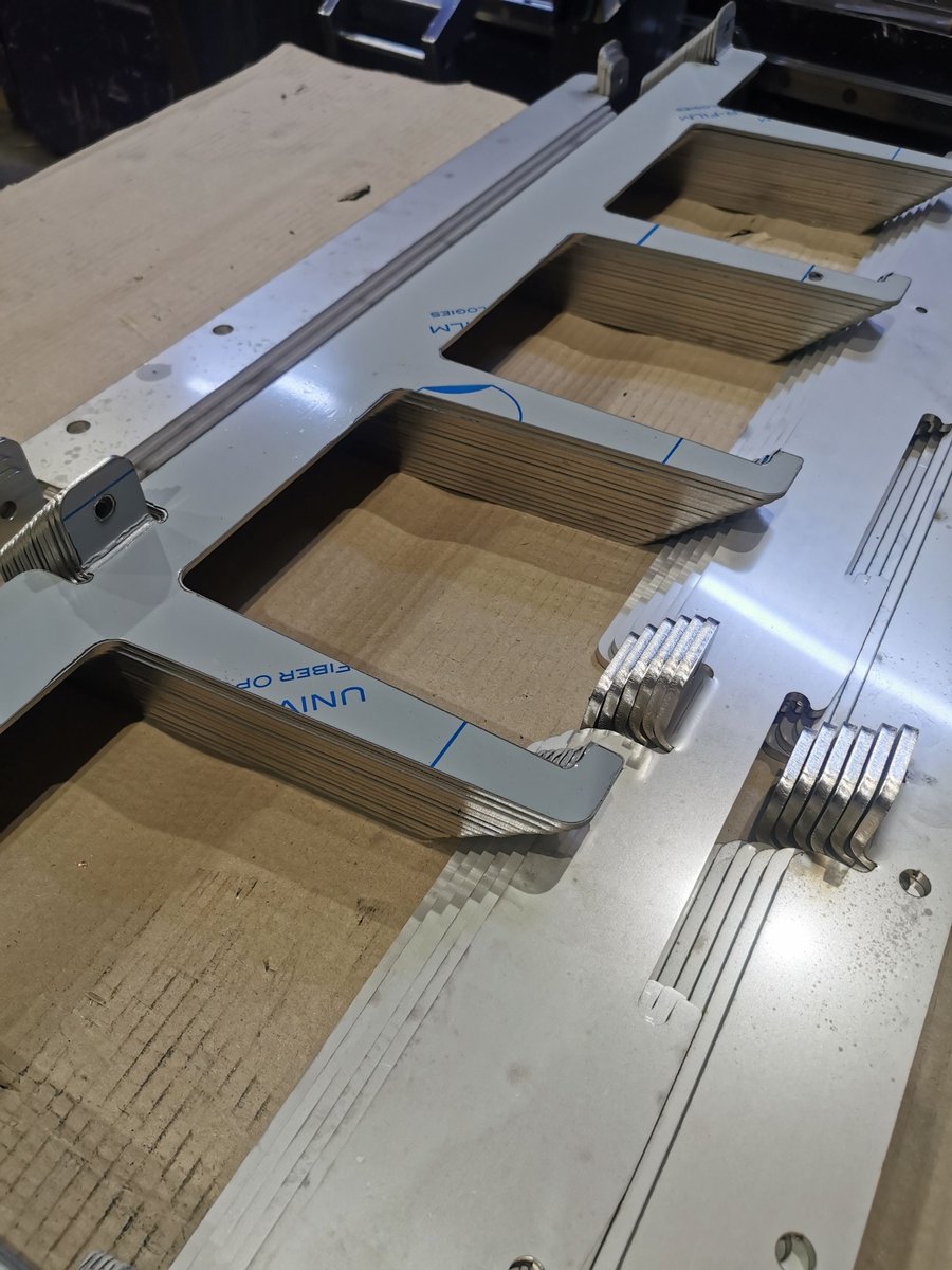 Midthermlaser's tweet image. #MetalMonday - 5mm 304 Forming

Here are some 5mm 304 stainless steel plates recently formed on our 250-tonne press brake. 

This press can form up to 4m long in some thicknesses. For more information on our capabilities, please click here buff.ly/Vzvgs7T 

#Forming