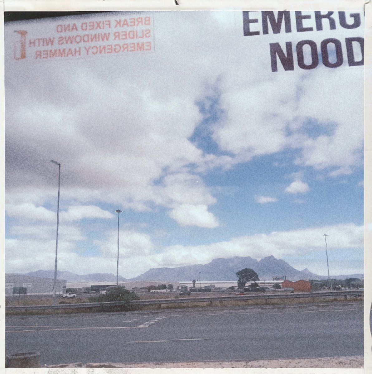 STHEWABRANDER's tweet photo. Khronicle Of A Modern-Day Kreative: The invisible line between ekapa and Cape Town 

A picture series by @nhlapo_sthembiso 

#khronicleofamoderndaykreative https://t.co/H0FWAY64nN