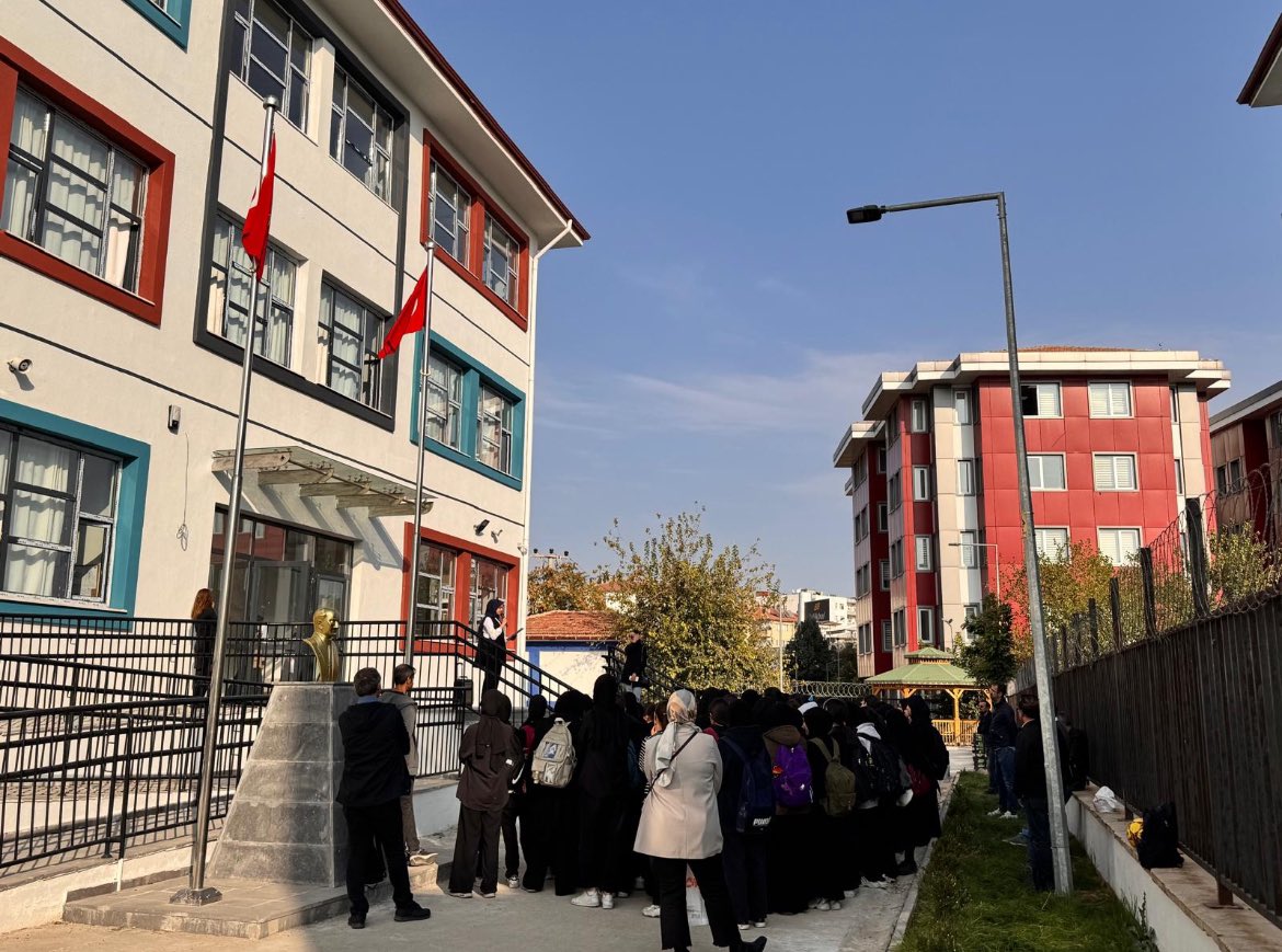 Cumhuriyetimizin kurucusu Gazi Mustafa Kemal Atatürk ün ebediyete irtihalinin yıl dönümünde okulumuzda günün anlam ve önemine uygun bir anma töreni düzenlendi..

<a href="/BaglarMEM21/">Bağlar İlçe Milli Eğitim Müdürlüğü</a> 
<a href="/Diyarbakirmem/">Diyarbakır İl Millî Eğitim Müdürlüğü</a>