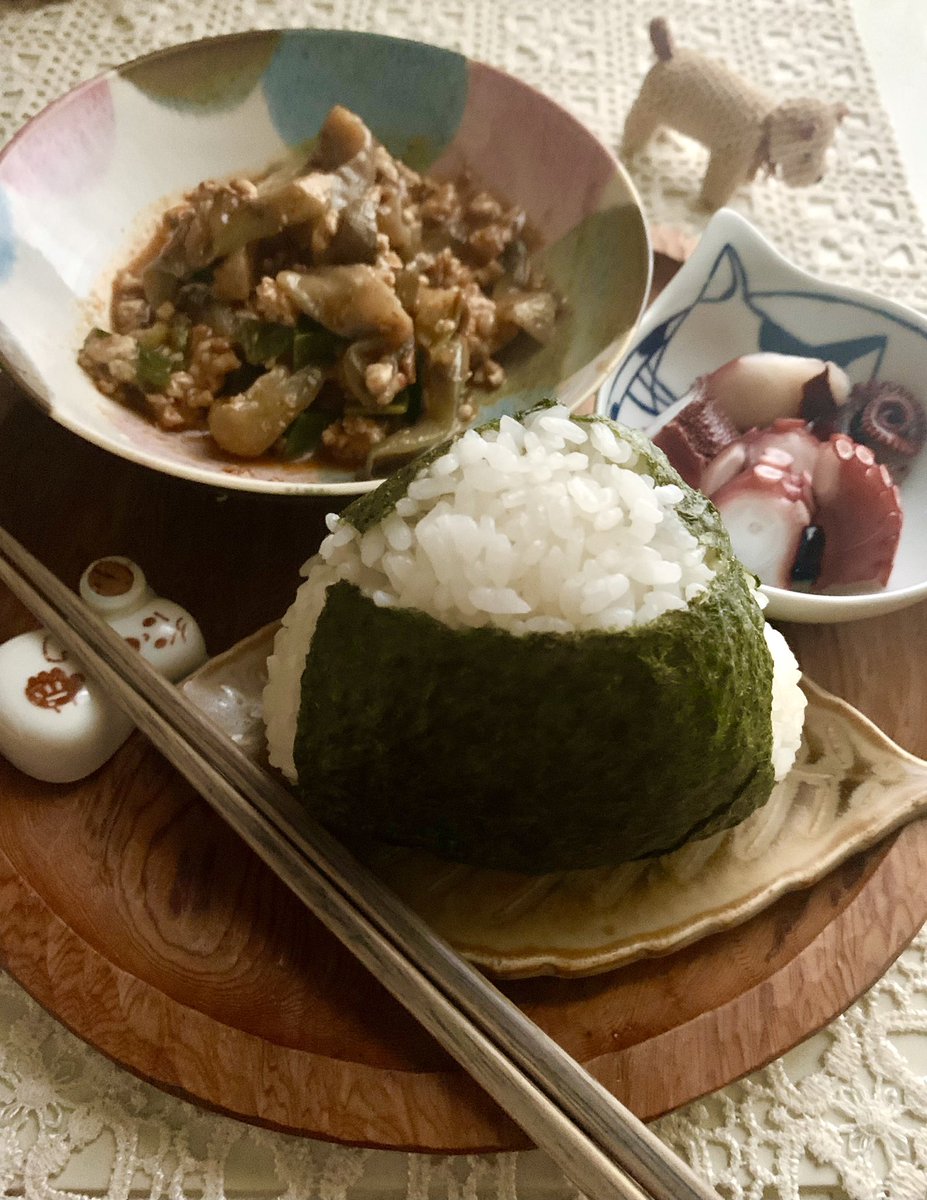 myao_my1's tweet image. #charmyごはん 

レジの変更は毎日簡単にできるよね
20%割引の時は毎回変更されてるのに

麻婆茄子と茹で🐙と残りご飯ｵﾆｷﾞﾘ🍙

#OnigiriAction