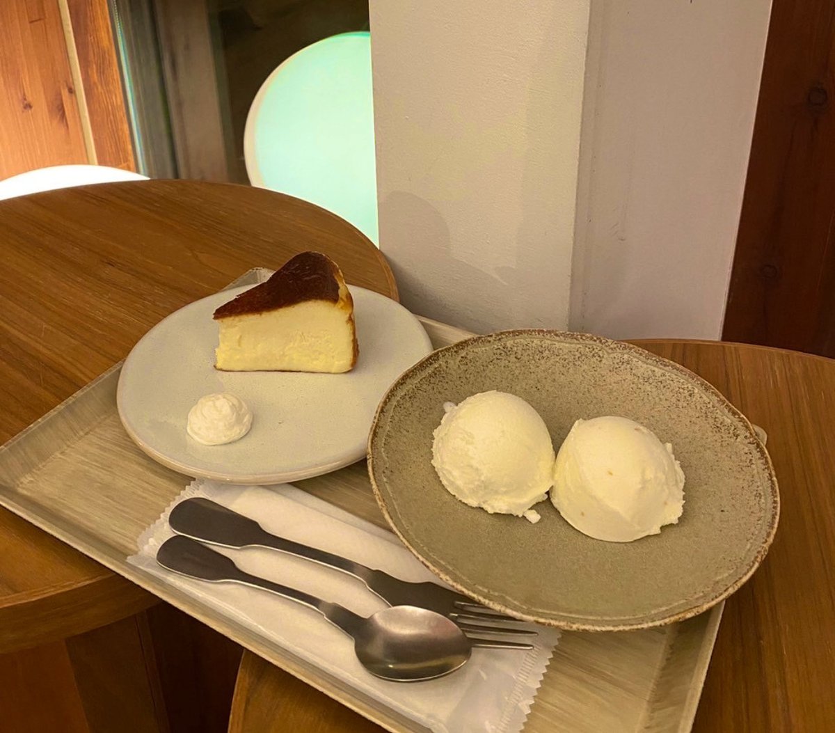 whale_sauna's tweet photo. 🧖‍♀️ 新潟にあるスパ

・入館料¥800
・チーズケーキ¥450
・アイスダブル¥550

本に囲まれたスパ施設
とても居心地良かった😌

#カーブドッチヴィネスパ #VineSpa https://t.co/aO8QNwoJBP