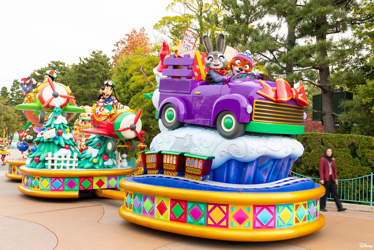 Mouseland_magic's tweet image. The new Toys Wondrous Christmas Parade debuted at Tokyo Disneyland. 🎄🧸 #tokyodisneyland #tokyodisneyresort