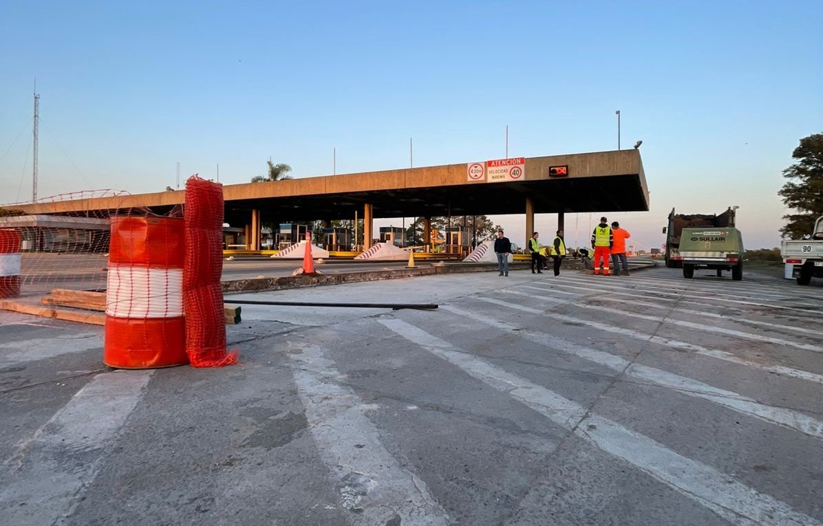 Tránsito normal en el #TúnelSubfluvial. 
Recordamos a los usuarios que siguen las obras de bacheo en la cabecera Santa Fe y en la cabecera Paraná. Por lo que se recomienda circular con precaución respetando las indicaciones en esas zonas.
