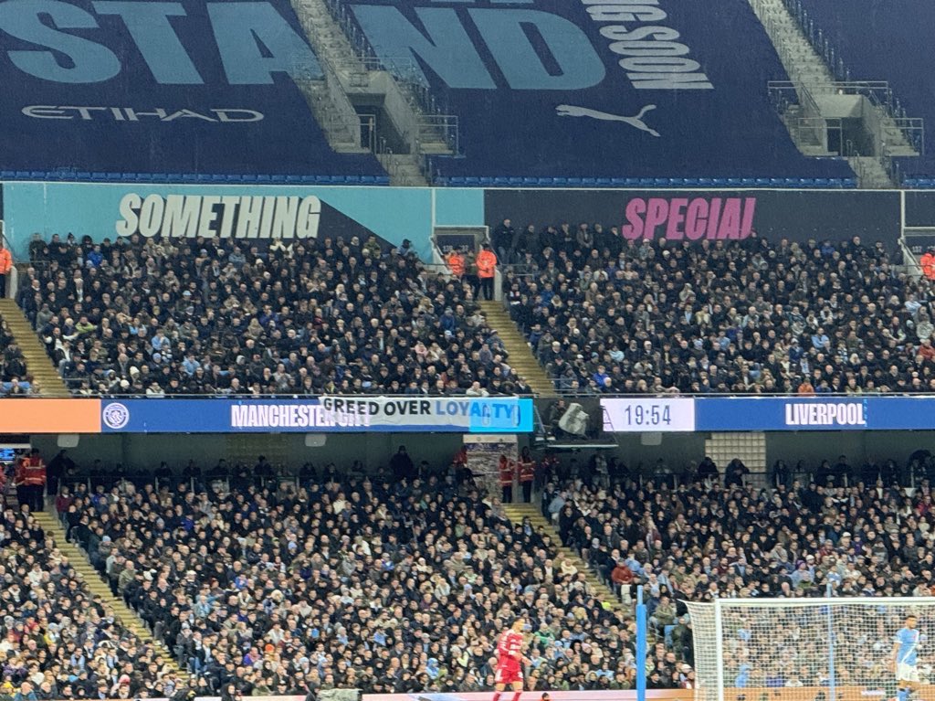 Valbenn1's tweet image. Can’t be tweeting this out when you don’t care about us @ManCity we know @PepTeam and the players appreciate us but you as a club sadly don’t anymore read the banner it’s a true statement!  
You might have taken it down AGAIN but we all saw it 👀 #SortItOut #1894