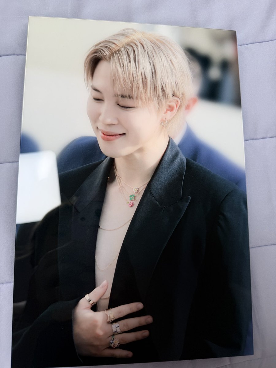 <a href="/FABULOUSBOY_JM/">패뷸러스 보이</a> 아무래도 디올 사진이 기가막히고 고져스해서 살 수밖에 없었는데 실물보고나선 끌어안고 좋아하는 중입니다! 패뷸님 감사하고 앞으로도 오래오래 지민이와 함께해용🐥