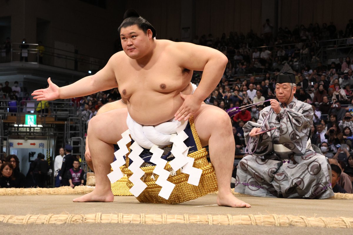 二日目の様子＞ 横綱 大の里土俵入り 太刀持ち・露払いを務めるのは