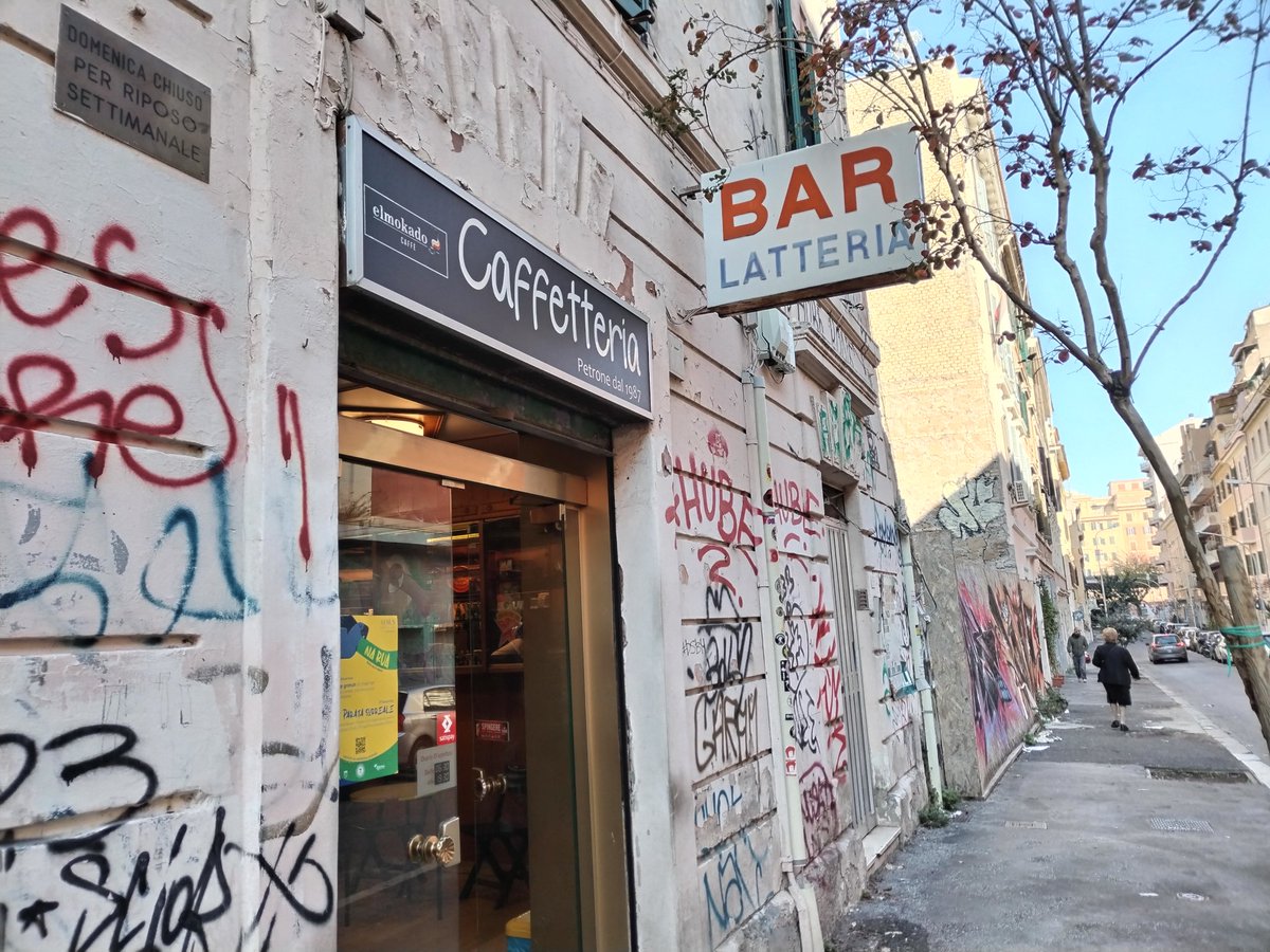 CrackFriday's tweet image. Camminata a mo&apos; di remembrance per le vie del Pigneto. Alle 9 del mattino senza movida mi piace moooolto di più