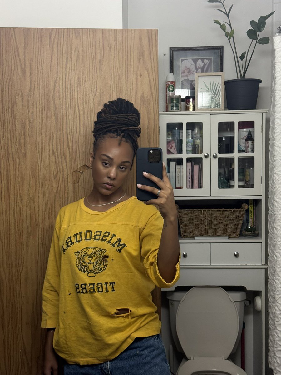 bae_____2000k's tweet image. Yayyy new vintage tee