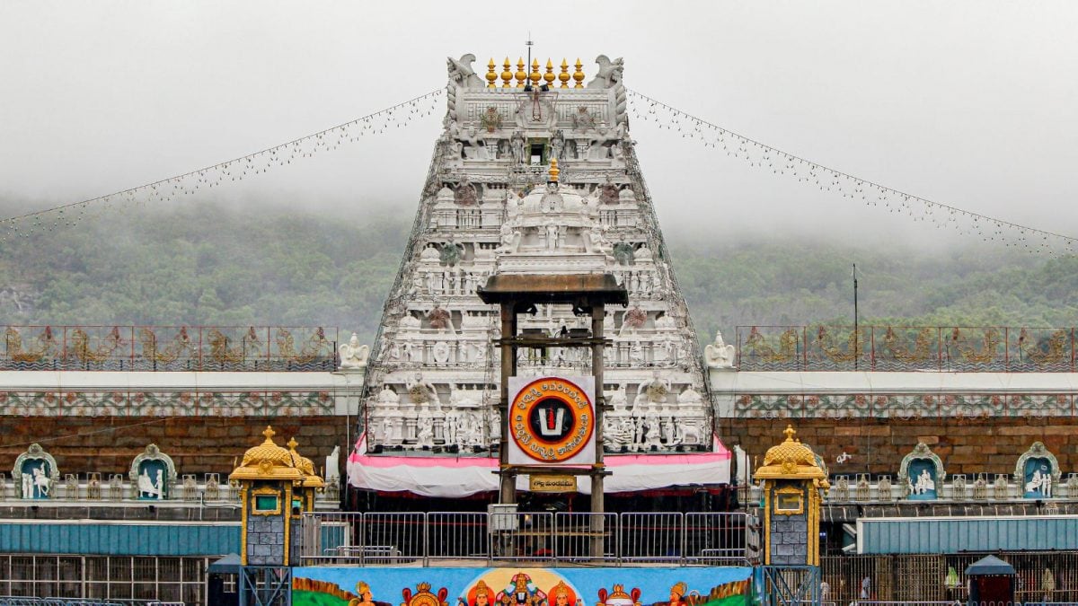 thetatvaindia's tweet image. Uttarakhand dairy accused of supplying 6.8 million kg fake ghee to Tirupati temple over five years.

Though banned in 2022, the dairy avoided the restriction by sending supplies through fake companies.

#Uttarakhand #Dairy #FakeGhee #TirupatiTemple