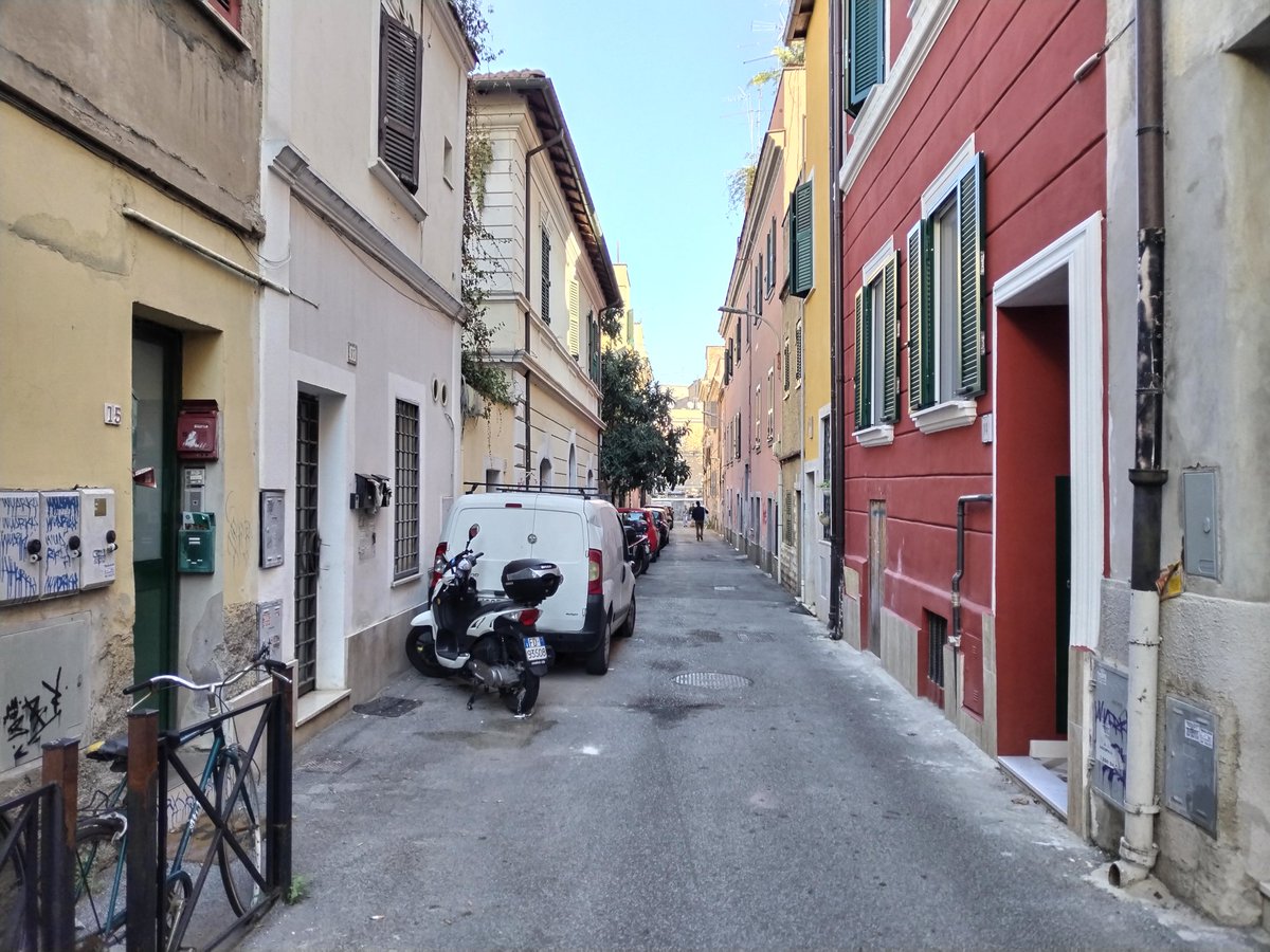 CrackFriday's tweet image. Camminata a mo&apos; di remembrance per le vie del Pigneto. Alle 9 del mattino senza movida mi piace moooolto di più