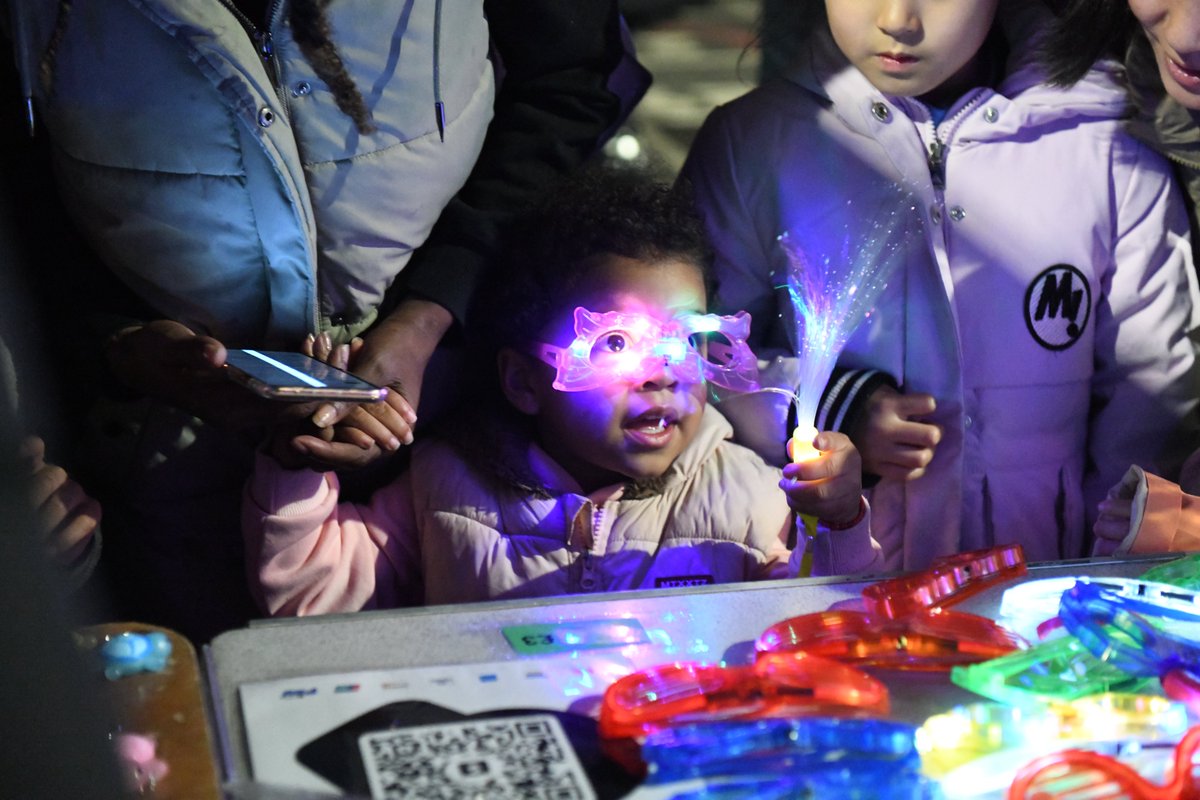 bcsbirmingham's tweet image. 🎆 The Friends&apos; Fireworks Extravaganza was an incredible evening of great food, amazing entertainment and fantastic fireworks. 
We&apos;d like to say a massive thank you to our Friends Committee for organising the event! ✨ 

#limitlesslearning #growingrace #BCSFireworksExtravaganza