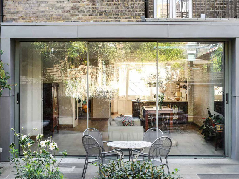 totalinstall1's tweet image. Cortizo sliding doors have some of the thinnest sightlines available.  Create the perfect transition from indoor to ourdoor spaces.  Manufactured in the UK by Total Aluminium Solutions.

👉bit.ly/4hRhfA9 

#madeinuk #sliders #patio #archietectural