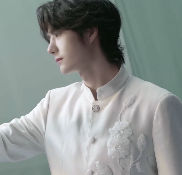 yibao’s side profile NEVER decline 🫠🤌