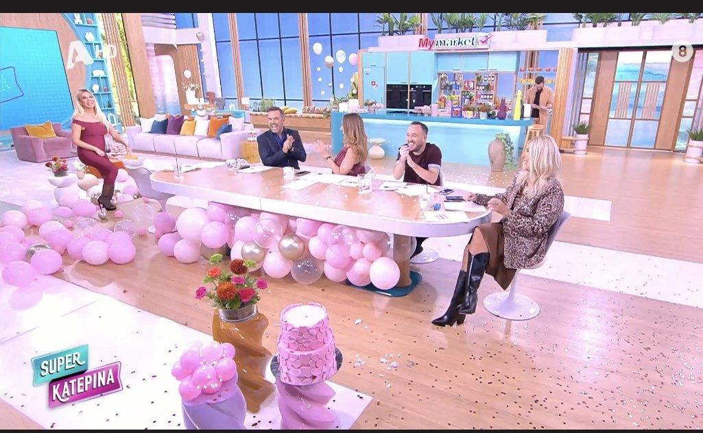 #SuperKaterina
Είμαι διακριτική, ηπίων τόνων και δε μου αρέσουν οι υπερβολές 
Επίσης εγώ :