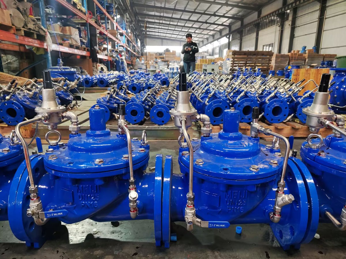 Hydraulic water level control valve
1. Pressure rating: PN10, PN16, PN25.
2. Diameter: DN50 to DN600 (2 to 24 inches).
3. Applications: water supply and drainage pipes. For detailed information and preferential pricing, please contact WhatsApp +86 13832767113