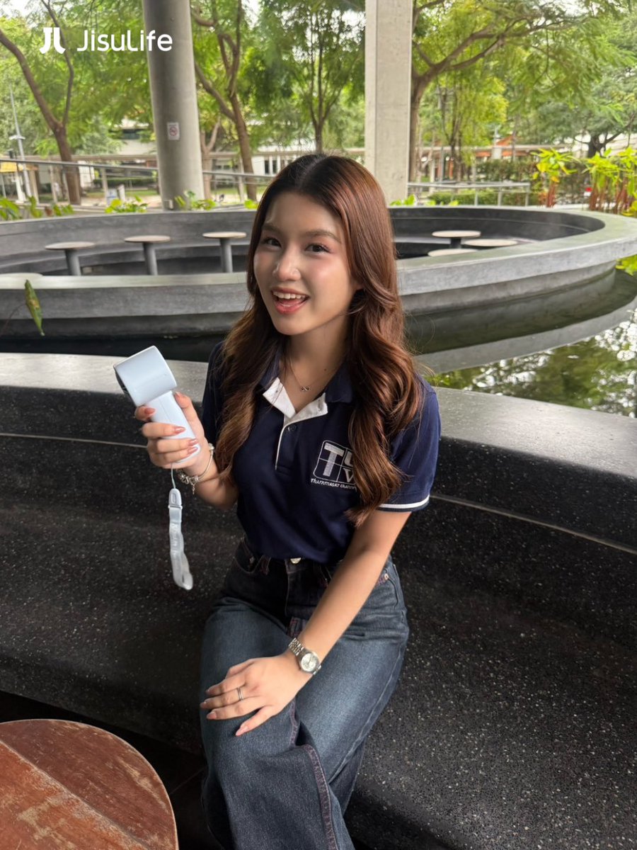 🌕 ในงานลอยกระทงปีนี้ที่มหาวิทยาลัยธรรมศาสตร์
JisuLife มีความยินดีที่ได้ส่งมอบพัดลมให้กับนักศึกษา 💨
รอยยิ้มและการตอบรับดี ๆ ของทุกคน 
ทำให้เทศกาลนี้เต็มไปด้วยความสดชื่นและอบอุ่น 🌿
ดีใจที่ได้ร่วมเติมเต็มความสุขให้ทุกคน✨

#JisuLife #JisuLifeTH #JisuLifeFeelGood2025 #พัดลมพกพา