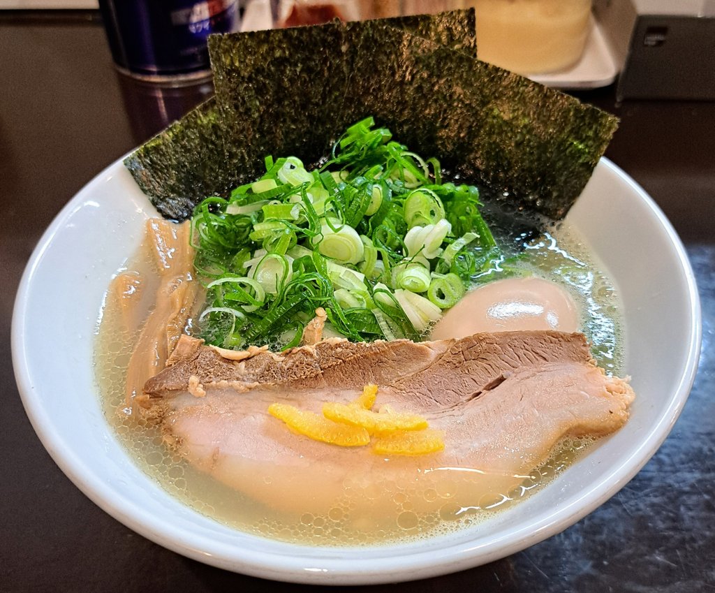 setsumen's tweet photo. 静岡市葵区呉服町
VON GOSSO(ボンゴッソ)さん
貝出汁ラーメン(塩)
トッピング→味付玉子・ねぎ
季節を楽しむ♪あさりの炊き込みご飯(きのこに続いての今月は栗)
#ラーメン #静岡 #葵区 #呉服町 #VONGOSSO #ボンゴッソ #ボンゴッソラーメン #貝出汁ラーメン #ramen #静岡ラーメン #静岡ランチ https://t.co/f8ba5AMRHW
