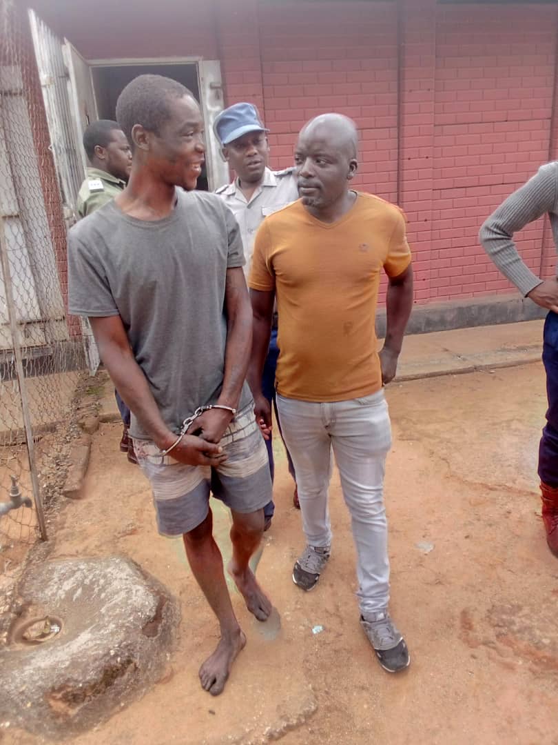 TheMidWeekWatch's tweet image. Murder suspect Morgen Gwazira who was arrested by villagers last night now in police custody. @PoliceZimbabwe