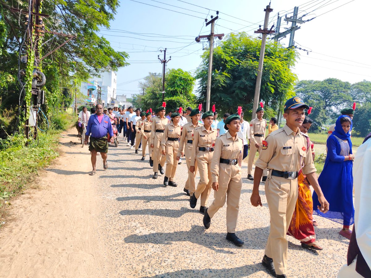 DegreeOdisha's tweet photo. Cyber Security Awareness Program Report

Today, Sriram Degree College, Kashinagar, in collaboration with the Kashinagar Local Police Station, successfully organized a Cyber Security Awareness Program. The event aimed to educate students and the public about online safety. https://t.co/kh20BFEF8J