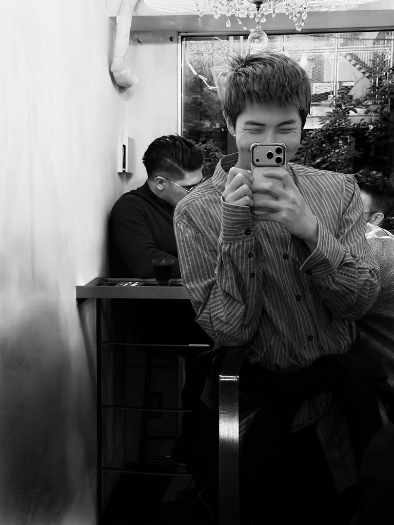 btschartsxdaily's tweet photo. #RM via Instagram Post 💜

“2.0”
https://t.co/ioR9qY3Ogv https://t.co/pIqc0dT3Nx