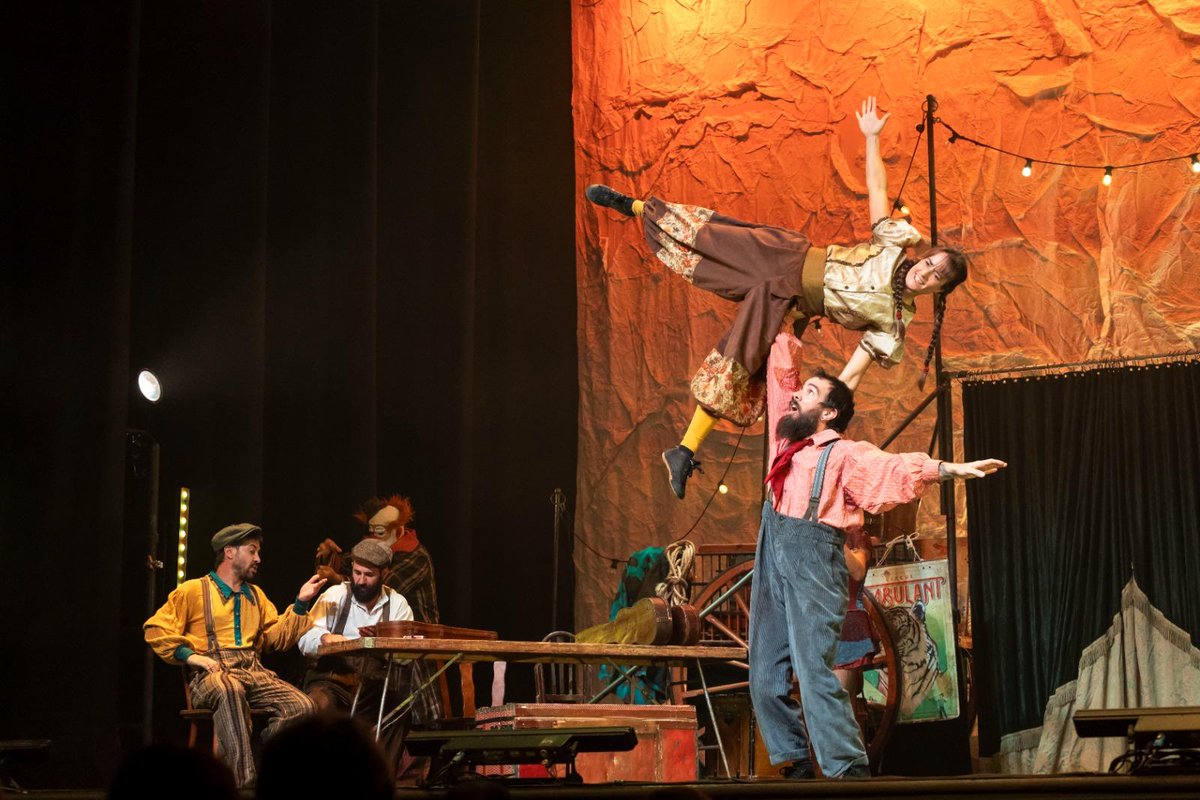 #ElFestivalEnImágenes 

La Fam con su circo clásico no presentó una propuesta poética e intimista en "Ambulant"