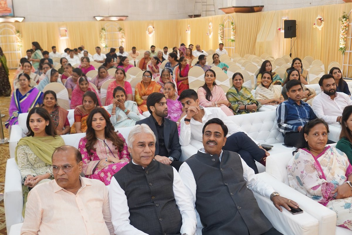 MPLodha's tweet image. कांदिवली स्थित तेरापंथ भवन में आयोजित श्री तुलसी महाप्रज्ञ फाउंडेशन की 11वीं कार्यकारिणी के शपथ ग्रहण समारोह में उपस्थित रहकर नवनिर्वाचित अध्यक्ष श्री मेघराज जी धाकड़ एवं उनकी टीम को आगामी कार्यकाल के लिए शुभकामनाएँ दीं।
कार्यक्रम में संगठन के समाजोपयोगी उपक्रमों की सराहना करते…