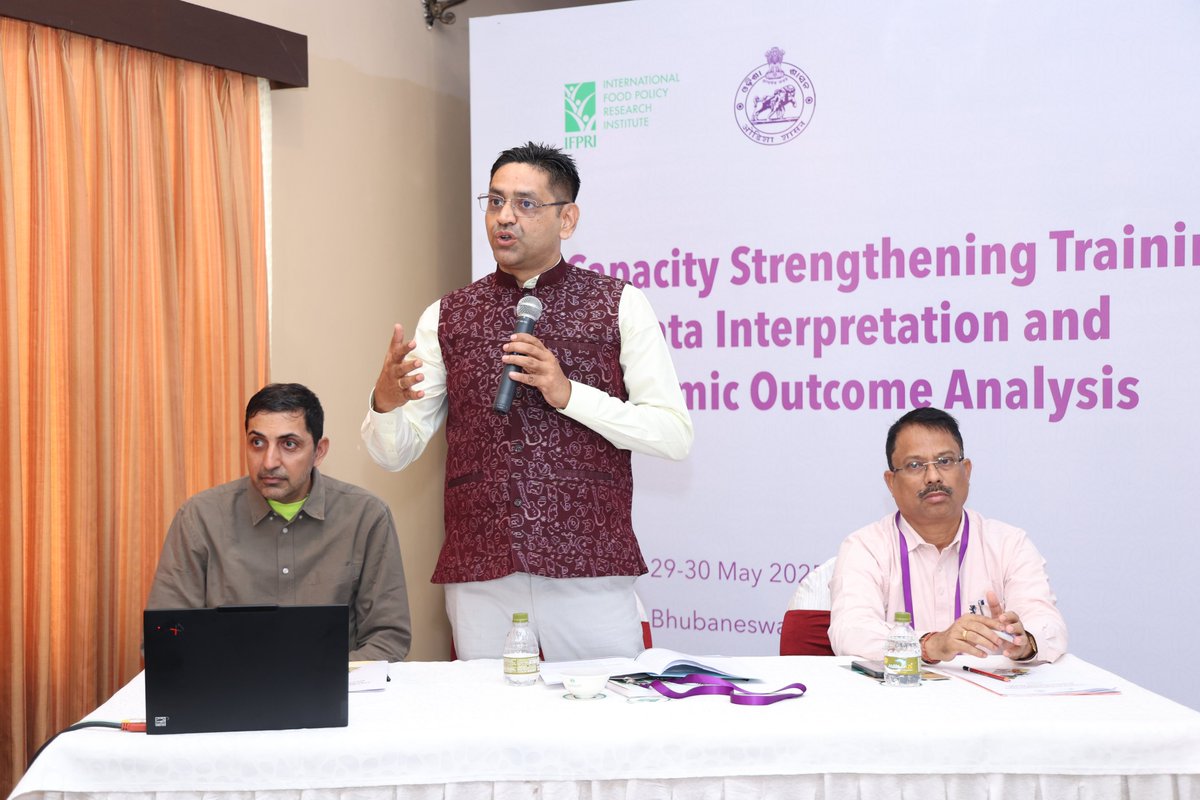 IFPRISAO's tweet photo. #NewBlog: Odisha is empowering field officers to drive a data-led agriculture ecosystem. Read how the state is fostering a robust #DataCulture.
🖊️by Amit Burman & Vandana Vidhani
Learn more 👉https://t.co/3mRQdgNbZw https://t.co/X6QAKRfGJx