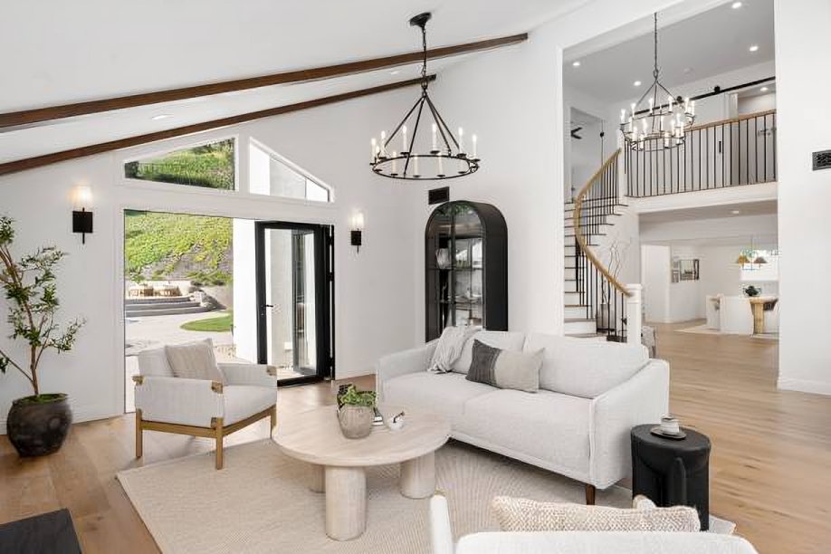 jetsetnaija's tweet image. Home should give you the same spark your favorite city does, that feeling of beauty, ease, and possibility all in one space. 

A place that feels designed for who you are and how you want to live.

#JetSetNaija #LuxuryLiving #InspiredSpaces #EffortlessStyle #ModernHomes