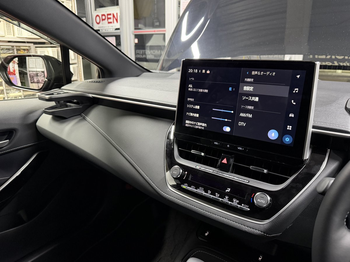 カローラツーリングにグラゼロGZRCスピーカー+ゴールドホルンDSPアンプ！
この組み合わせ、かなりいい音してますね……🥳
内蔵Bluetoothで鳴らすので、コントローラーもベスポジに設置👍
ありがとうございました！