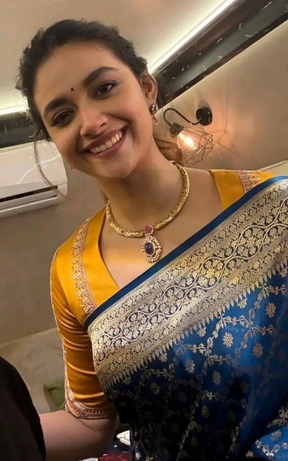 Lodge Manager : enna sir Eppavum ponnu oda varuvinga... Innaiku yaarum varala pola

Me : varenu solitu varala oruthi pa

She : naan vena pannava?

Me : adhu sariya varadhu

She : Potta mooditu Avuthutu paduda🤨 

Me : Eyy

Me : ipdi dominant ah pesi othathana pudikum unaku.. vaa