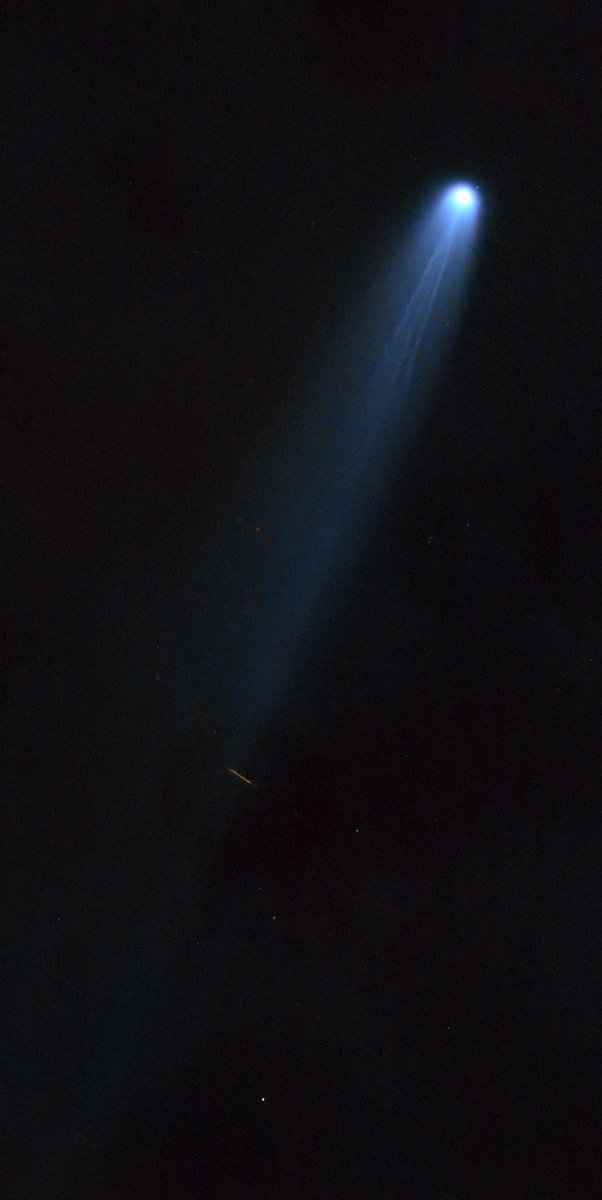 Demà dimarts 11 de novembre a les 20h conferència oberta a tothom: Els grans #cometes dels darrers anys. A càrrec de  Joan Pujolàs, Tècnic electrònic i Vicepresident de l’entitat.
Meravellosa captació del cometa c/2025 a6 #Lemmon pel astrofotograf Quim Perez