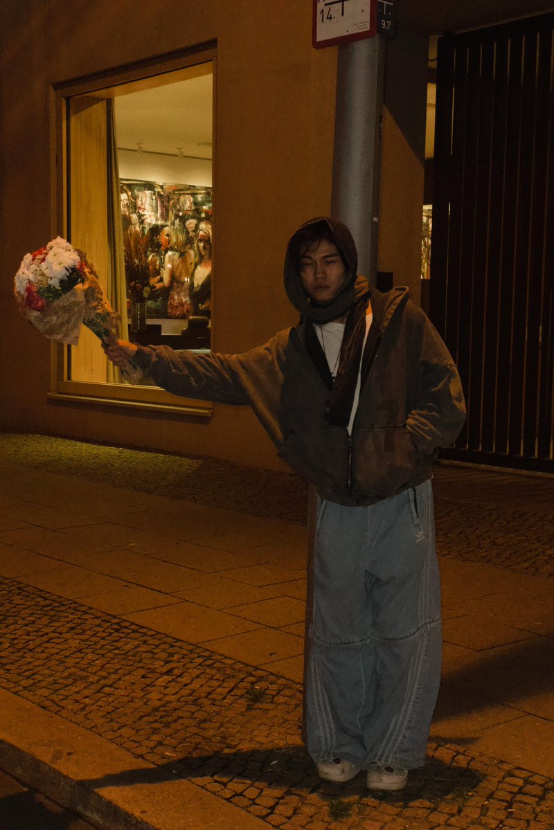 chenyangyii's tweet image. my eyes looking hella small on this one