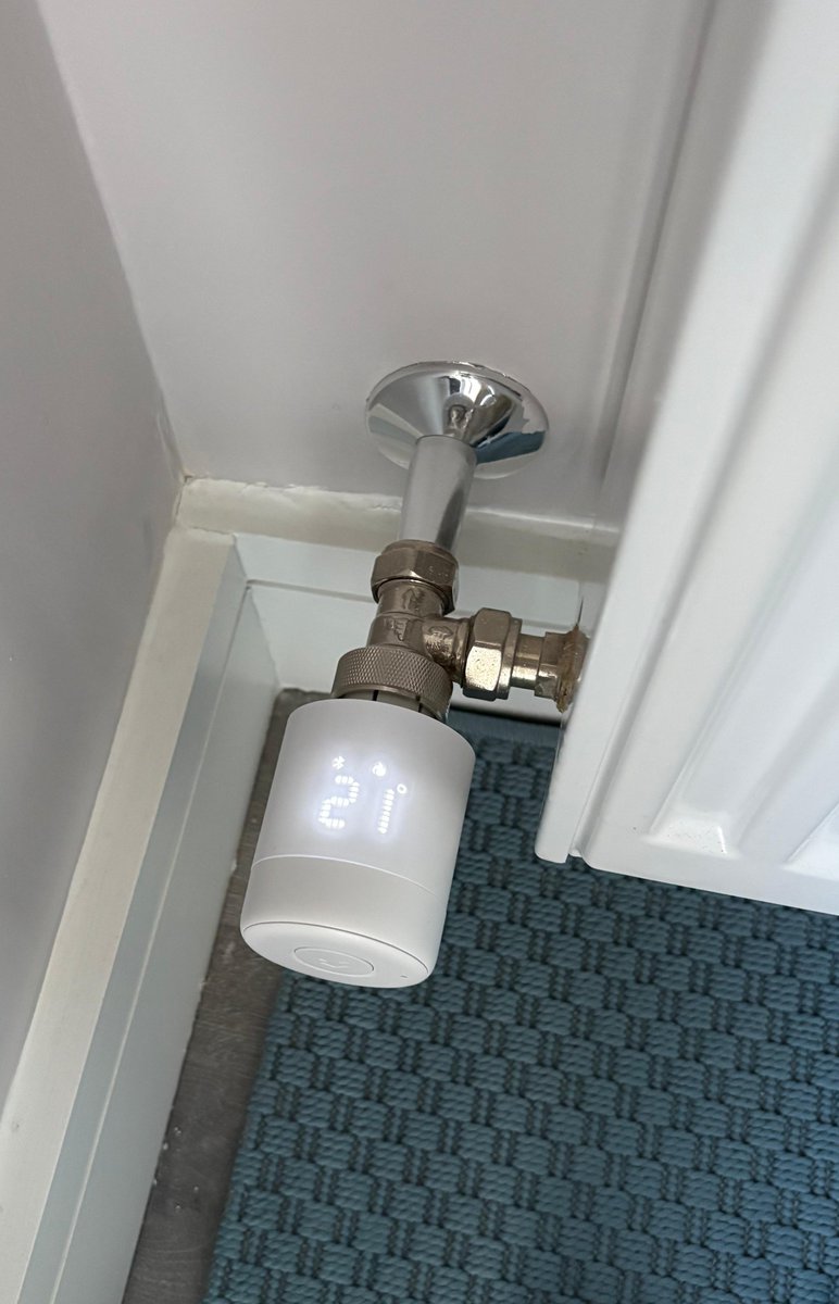 italo_lombardi's tweet image. @SwitchBot 

This is already my second SwitchBot Radiator Thermometer, and I plan to get more for the entire house. It’s fast and smooth when changing the temperature, and it works perfectly within the SwitchBot ecosystem 
Highly recommend! Thanks SwitchBot &amp;lt;3