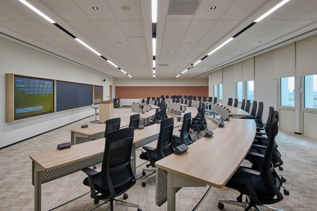 DesignInfinity3's tweet image. Design Infinity has completed the design and build of the new Indian Institute of Management Ahmedabad (IIMA) campus at Dubai International Academic City.

#interiordesign #designandbuild #interiors #educationinteriors #design #designinfinity