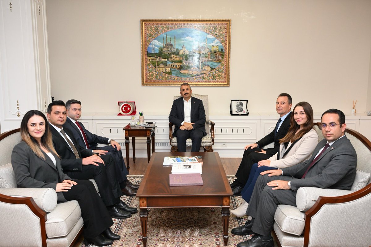 112 Acil Çağrı Hizmetleri Daire Başkanı Emre Zeyrek ve beraberindeki heyeti ile 112 Acil Çağrı Merkezi Müdürü İsmail Öztuna Sayın Valimiz Yunus Sezer’i ziyaret etti. <a href="/TC_icisleri/">T.C. İçişleri Bakanlığı</a> <a href="/edirne_valiligi/">Edirne Valiliği</a> <a href="/112teknumara/">112 Acil Çağrı Merkezleri</a>