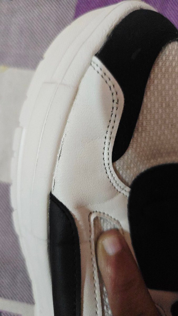 AltaafShaikh's tweet image. Red Tape shoes cracked within a month! Under warranty but no help — @Flipkart says brand issue, @RedTapeindia says contact Flipkart. Both blaming each other. #WarrantyFail #Flipkart #RedTape