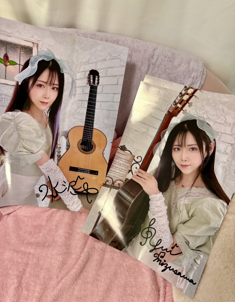 国分寺クラスタのイメージに合わせて撮影してもらいました♪😊クラシックギター✖️アイドルはマスターが長年待ち続けた人材らしいです⁇水沢ゆいポスターはコンサート会場限定で発売です❤️